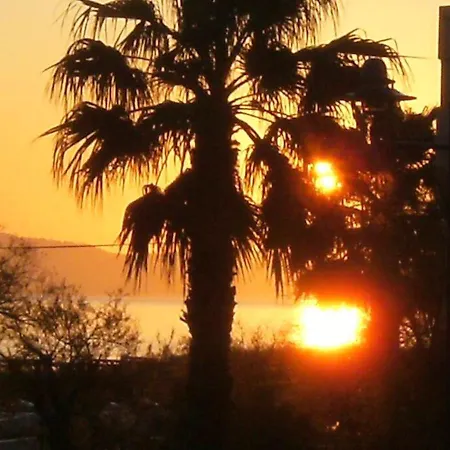 Confort A 20 M² Avec Barbecue Et Terrasse Hyeres