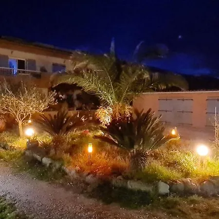 Confort A 20 M² Avec Barbecue Et Terrasse * Hyeres